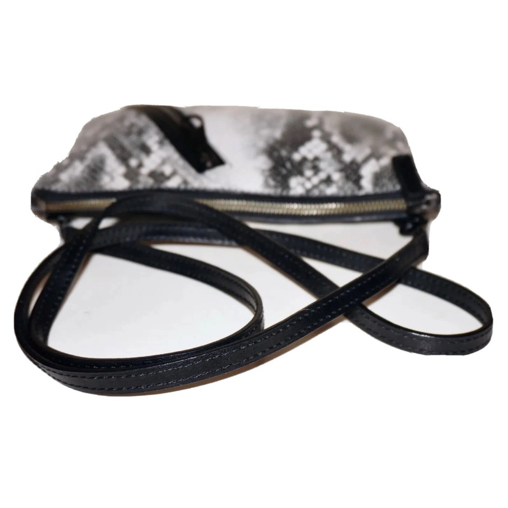 GAP Small Black & Gray PYTHON PRINT Textured Leather Slim
Crossbody NWOT - Picture 5 of 13